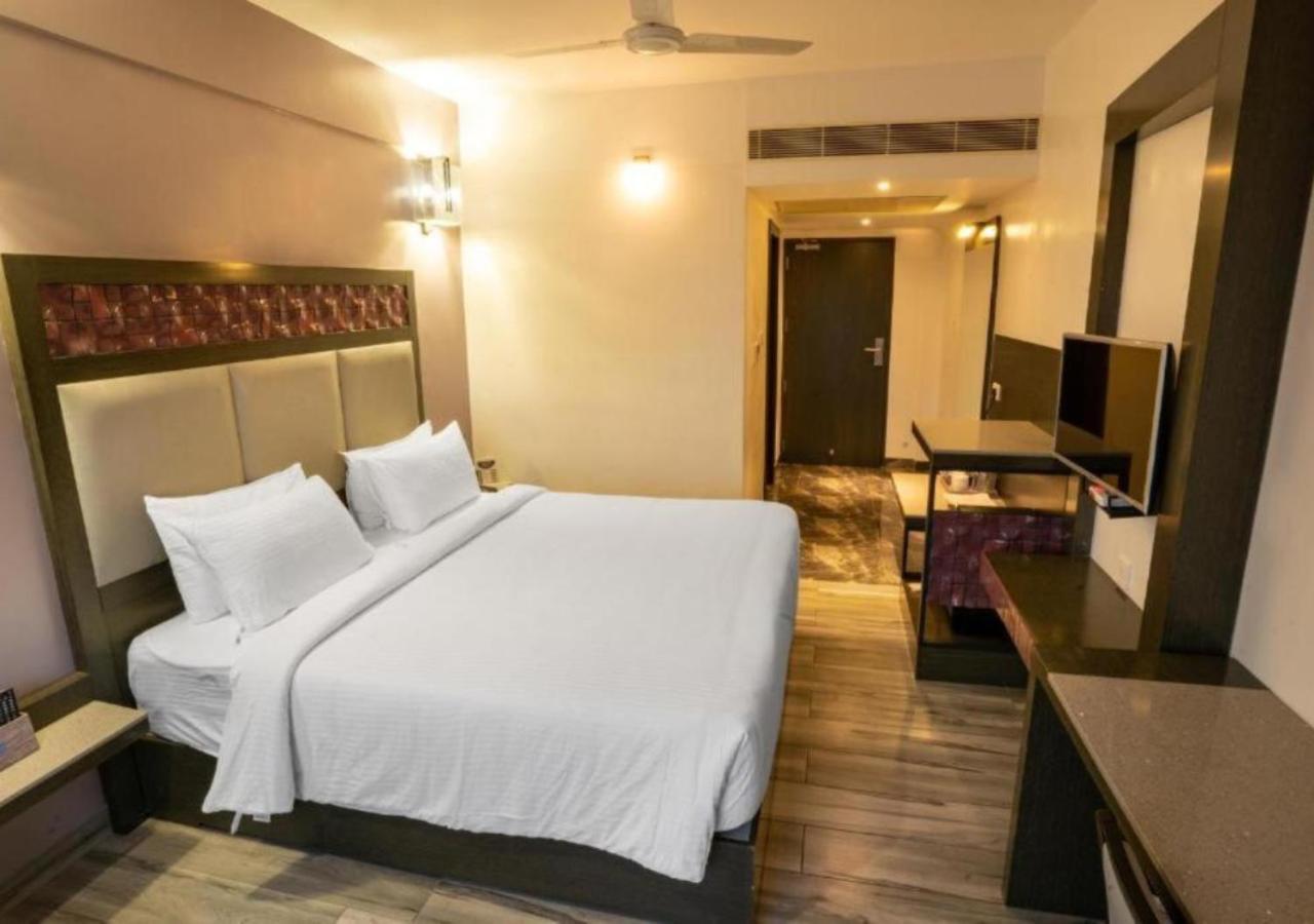 Hotel Visakka Palani Екстер'єр фото