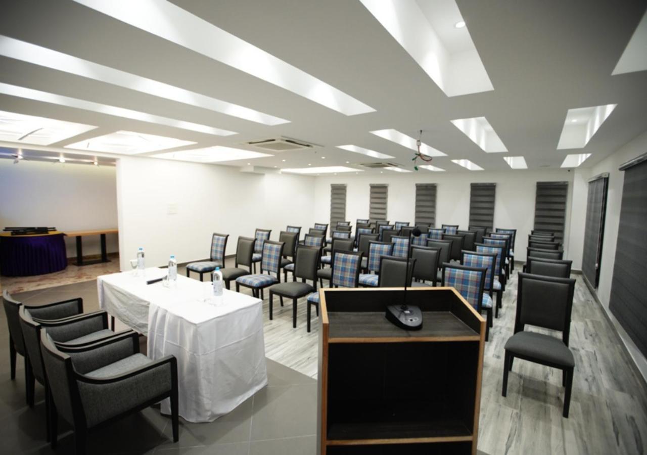 Hotel Visakka Palani Екстер'єр фото